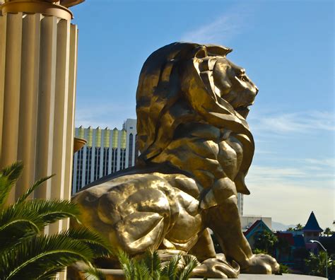 Grand lion hotel